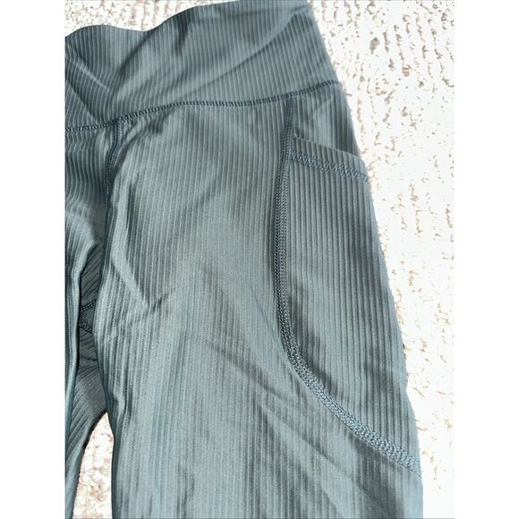 Womens  OLD NAVY Green High Rise Leggings Go Dry 7/8 Ankle Women's Size Small - Picture 2 of 5